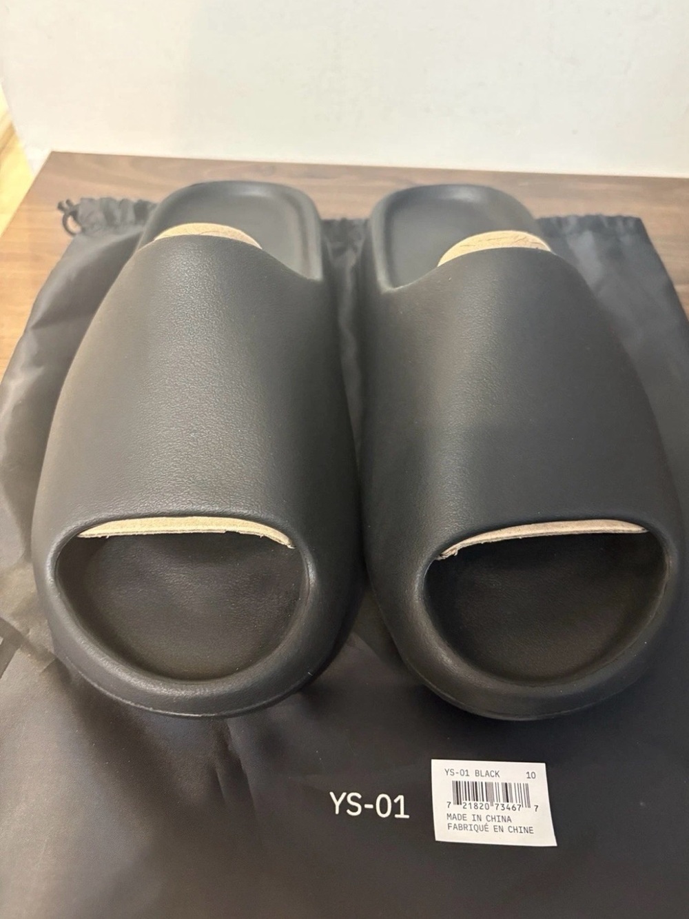 YZY YS01 black Slides- size 10 - Picture 2 of 3